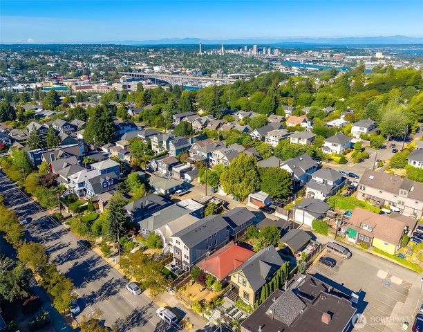 2412 Queen Anne Avenue N, Seattle, WA 98119