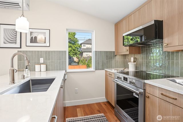 2412 Queen Anne Avenue N, Seattle, WA 98119