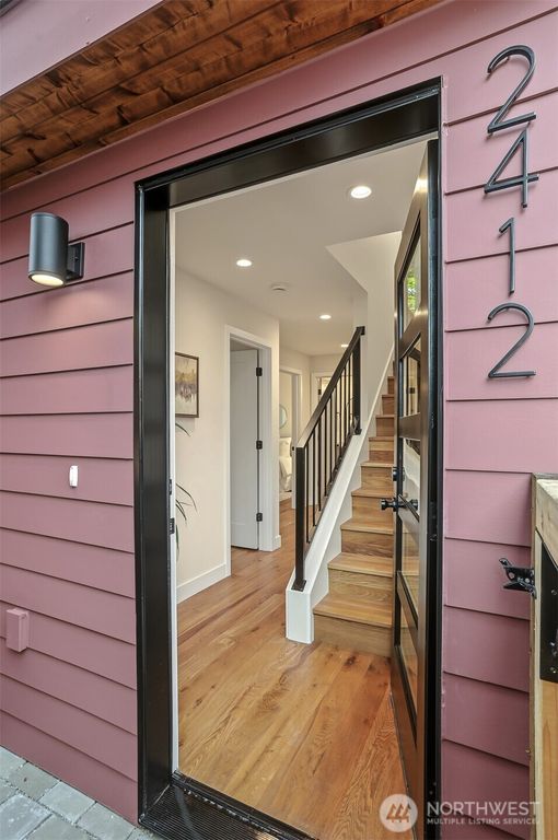 2412 Queen Anne Avenue N, Seattle, WA 98119