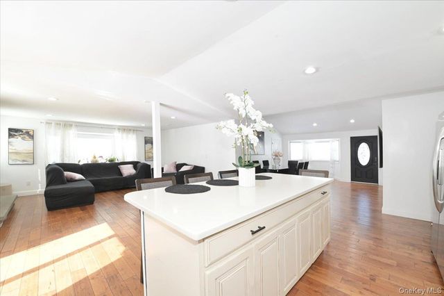 62 Bayside Avenue, Amityville, NY 11701