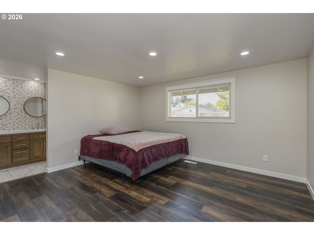 5855 Sw 166TH Ct, Beaverton, OR 97007