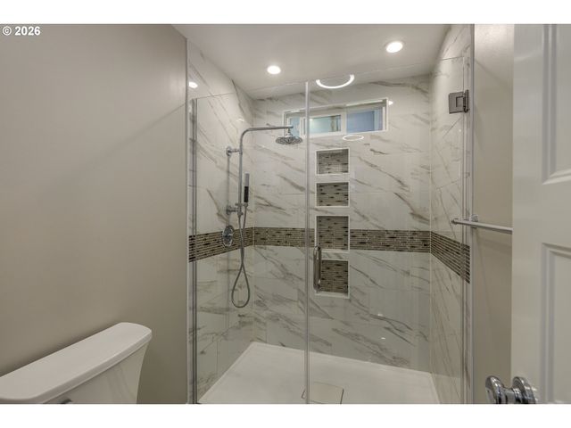 5855 Sw 166TH Ct, Beaverton, OR 97007