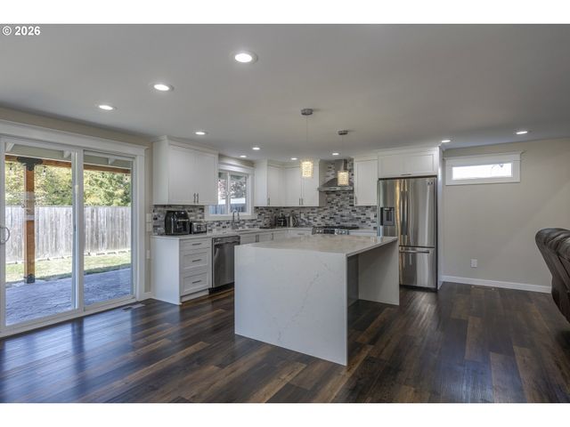5855 Sw 166TH Ct, Beaverton, OR 97007