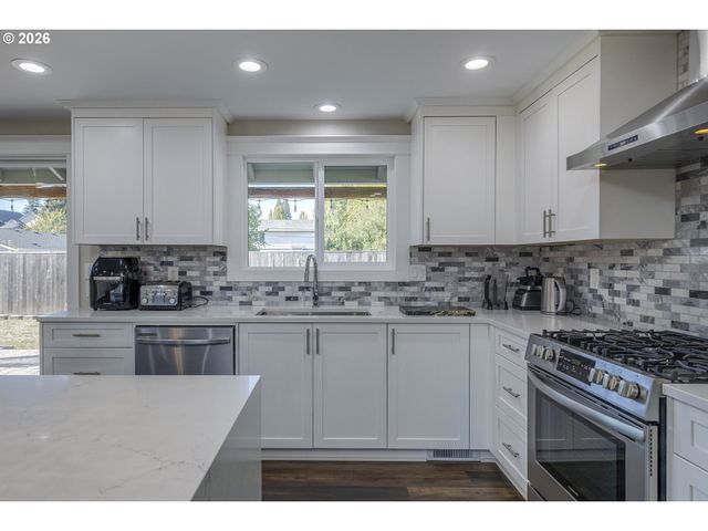 5855 Sw 166TH Ct, Beaverton, OR 97007