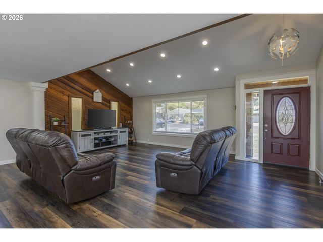 5855 Sw 166TH Ct, Beaverton, OR 97007