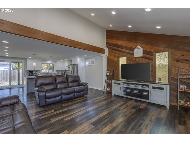 5855 Sw 166TH Ct, Beaverton, OR 97007