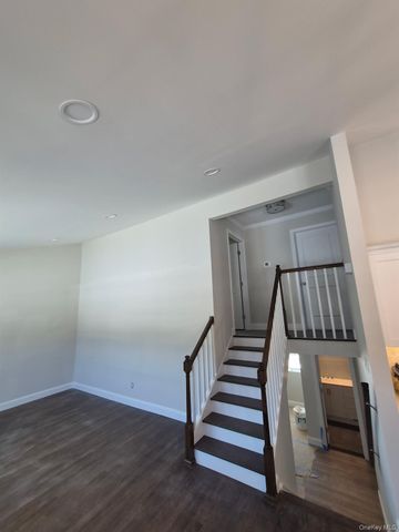 1550 N Gardiner Drive, Bay Shore, NY 11706