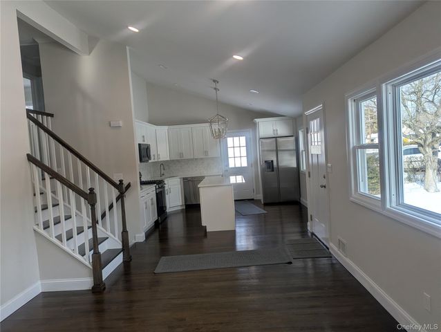 1550 N Gardiner Drive, Bay Shore, NY 11706