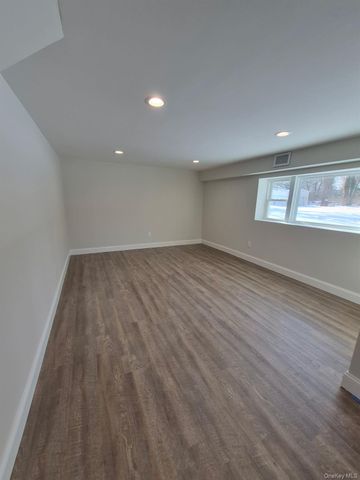 1550 N Gardiner Drive, Bay Shore, NY 11706