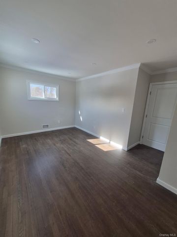 1550 N Gardiner Drive, Bay Shore, NY 11706