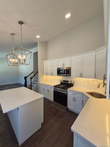 1550 N Gardiner Drive, Bay Shore, NY 11706