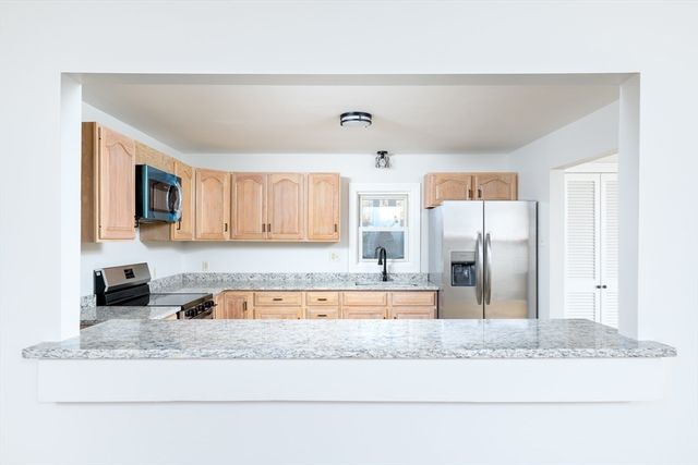 40 Warren Rd, Brimfield, MA 01010