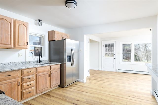 40 Warren Rd, Brimfield, MA 01010