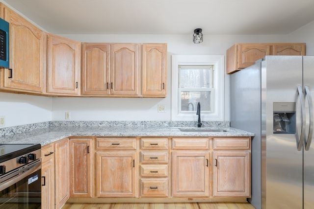 40 Warren Rd, Brimfield, MA 01010
