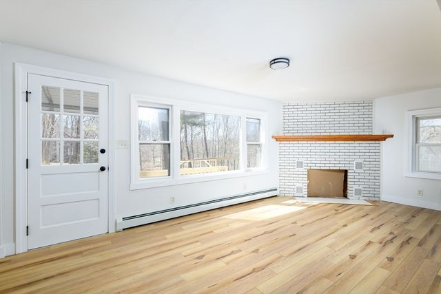 40 Warren Rd, Brimfield, MA 01010