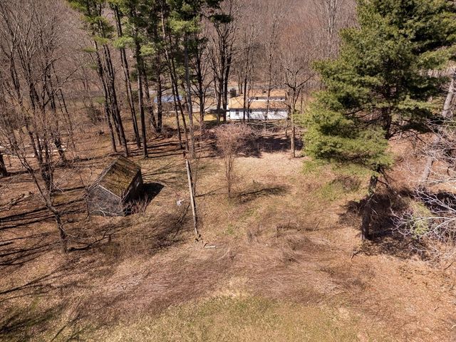 40 Warren Rd, Brimfield, MA 01010