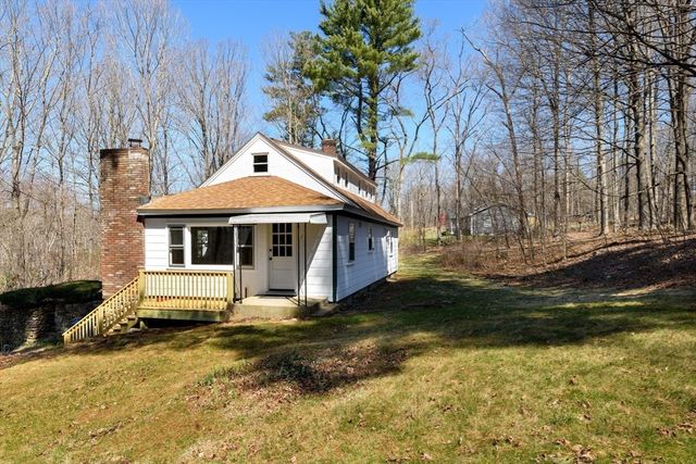 40 Warren Rd, Brimfield, MA 01010