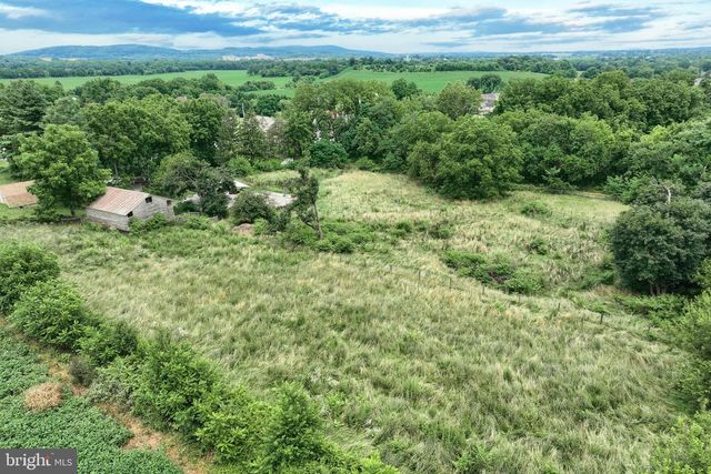 2779 CENTENNIAL RD, Hanover, PA 17331