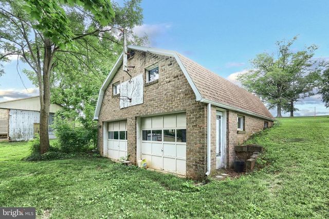 2779 CENTENNIAL RD, Hanover, PA 17331