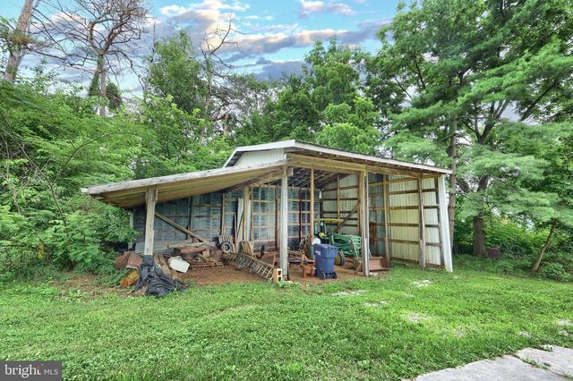 2779 CENTENNIAL RD, Hanover, PA 17331