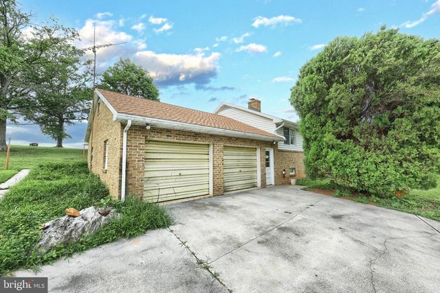 2779 CENTENNIAL RD, Hanover, PA 17331