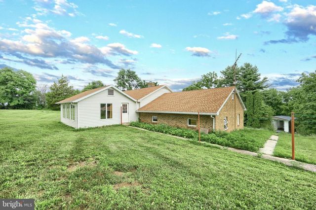 2779 CENTENNIAL RD, Hanover, PA 17331