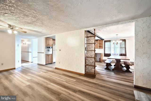 2779 CENTENNIAL RD, Hanover, PA 17331