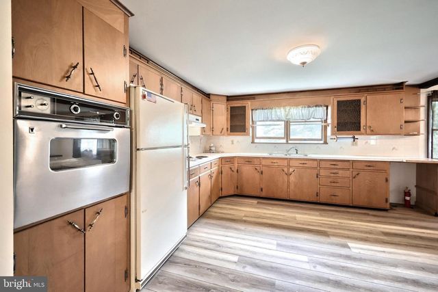 2779 CENTENNIAL RD, Hanover, PA 17331