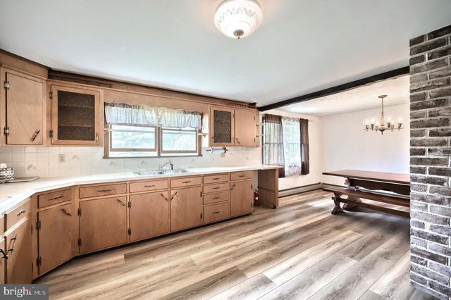 2779 CENTENNIAL RD, Hanover, PA 17331