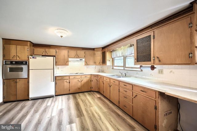 2779 CENTENNIAL RD, Hanover, PA 17331