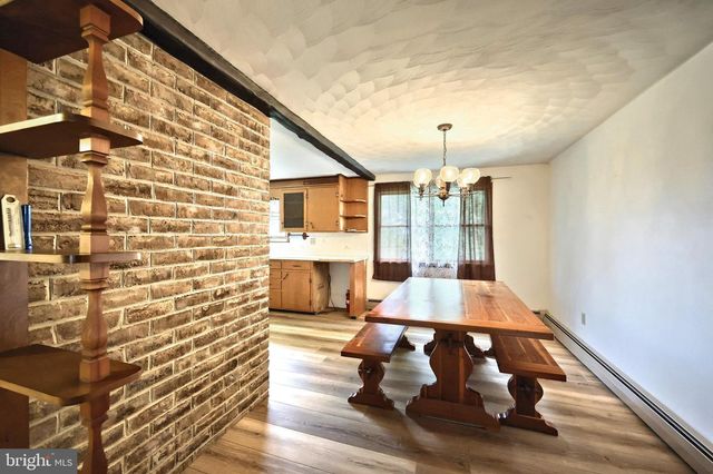 2779 CENTENNIAL RD, Hanover, PA 17331