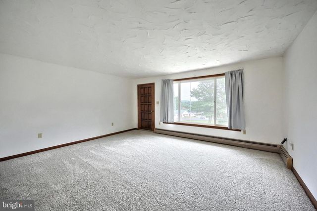 2779 CENTENNIAL RD, Hanover, PA 17331