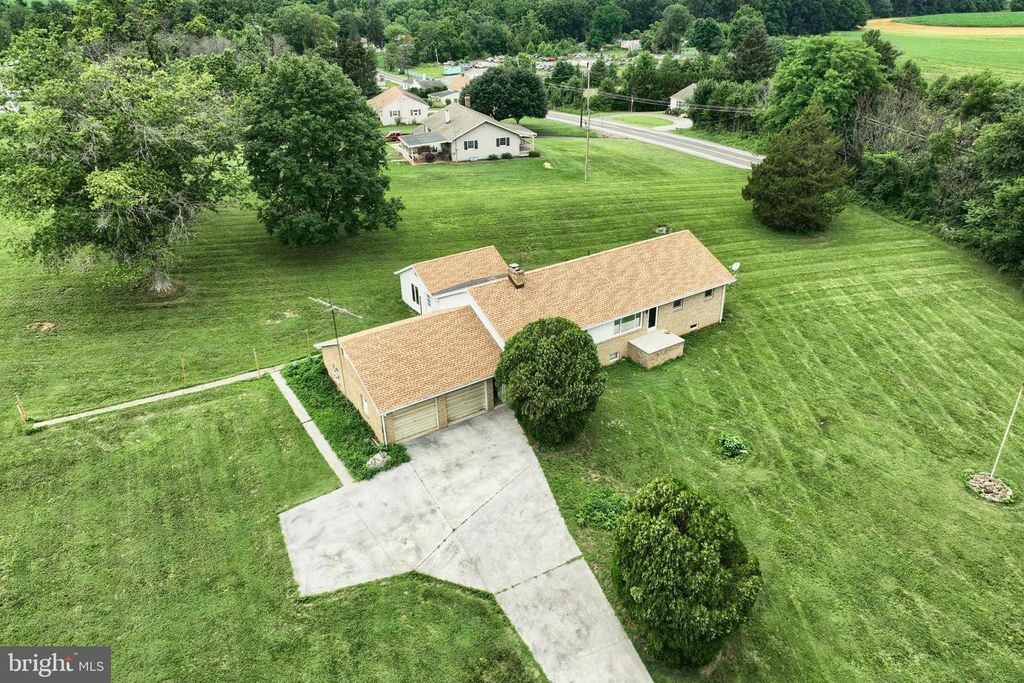 2779 CENTENNIAL RD, Hanover, PA 17331