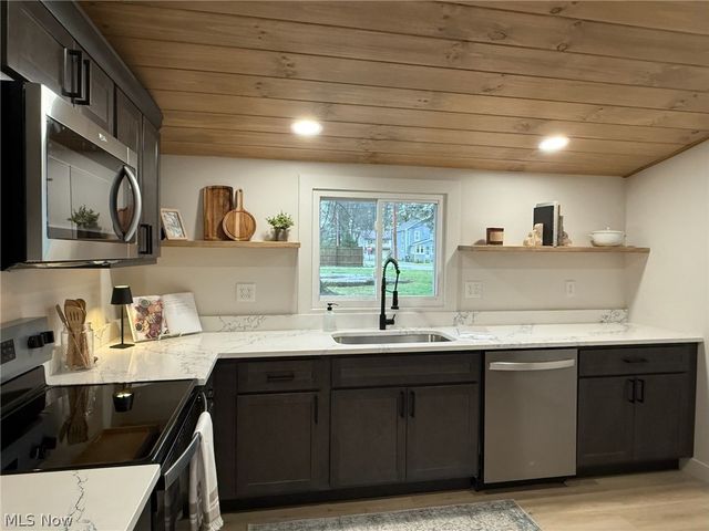 1986 Carolina Street NW, Dover, OH 44622