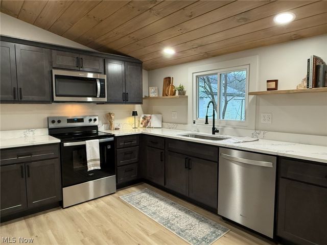 1986 Carolina Street NW, Dover, OH 44622