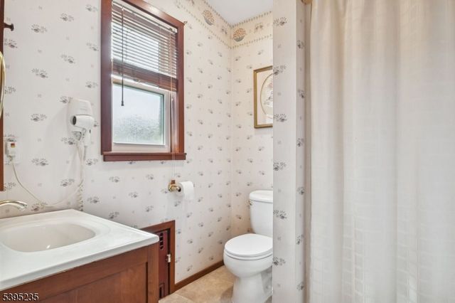 3 Durwood Pl, Madison Boro, NJ 07940