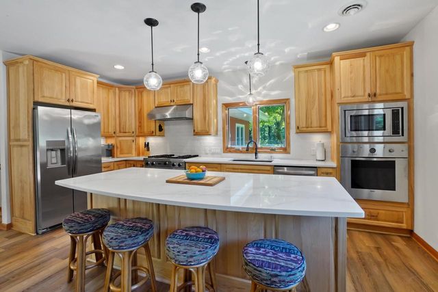 2117 Hillside DRIVE, Delafield, WI 53018