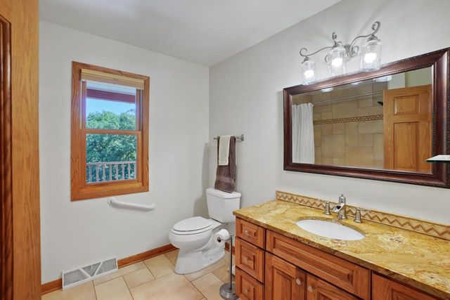 2117 Hillside DRIVE, Delafield, WI 53018