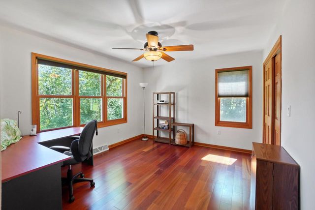 2117 Hillside DRIVE, Delafield, WI 53018