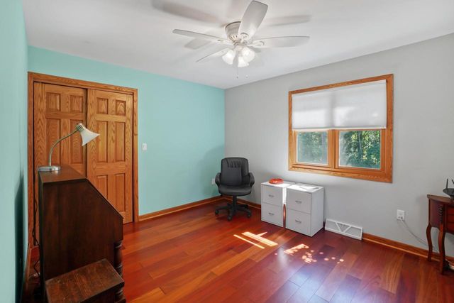 2117 Hillside DRIVE, Delafield, WI 53018