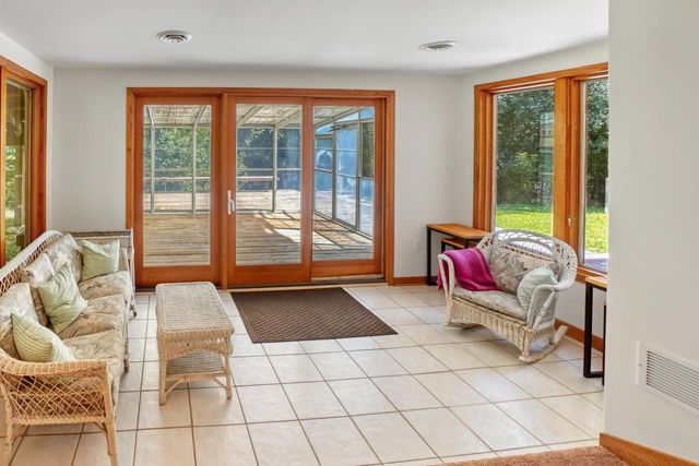 2117 Hillside DRIVE, Delafield, WI 53018