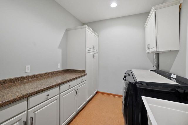 2117 Hillside DRIVE, Delafield, WI 53018