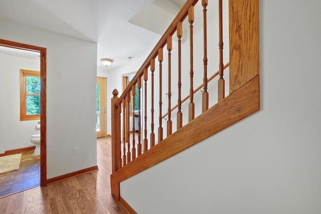 2117 Hillside DRIVE, Delafield, WI 53018