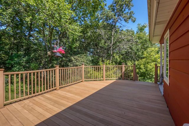 2117 Hillside DRIVE, Delafield, WI 53018