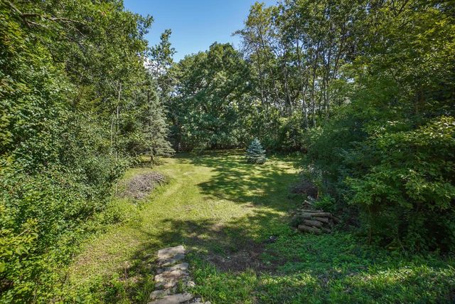 2117 Hillside DRIVE, Delafield, WI 53018