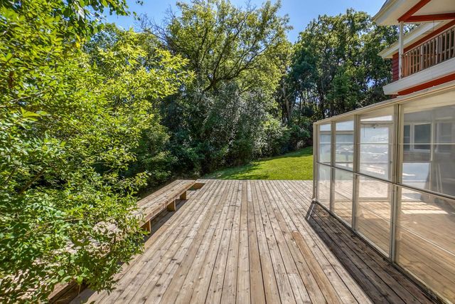 2117 Hillside DRIVE, Delafield, WI 53018