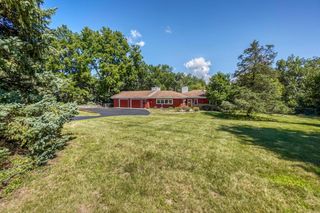 2117 Hillside DRIVE, Delafield, WI 53018