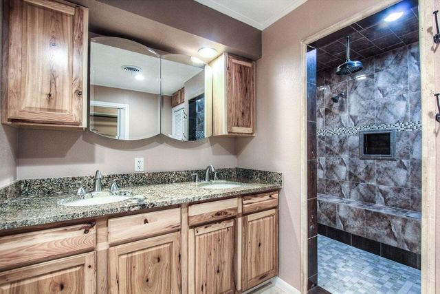 208 Lakeshore Drive, Seabrook, TX 77586