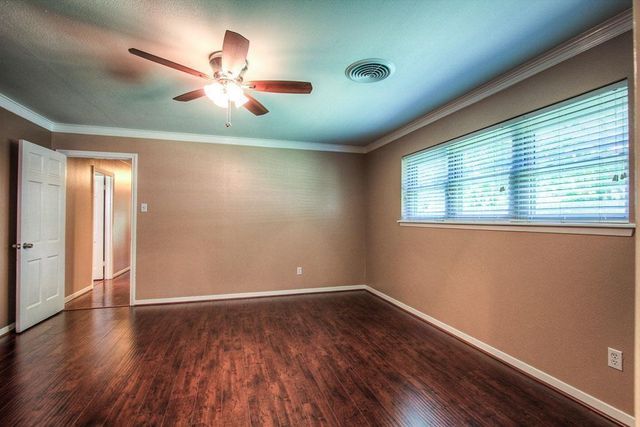 208 Lakeshore Drive, Seabrook, TX 77586
