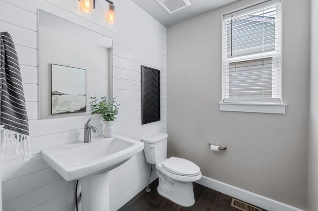 1527 S Morningside Heights Dr, Greenacres, WA 99016